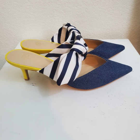 CAbi #6022 Bow Kitten Heel Mule Shoes Size 8 Navy Yellow! Size 8. - Picture 4 of 8